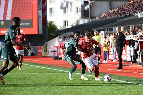 في الـ+90.. بريست يهزم موناكو بالدوري الفرنسي